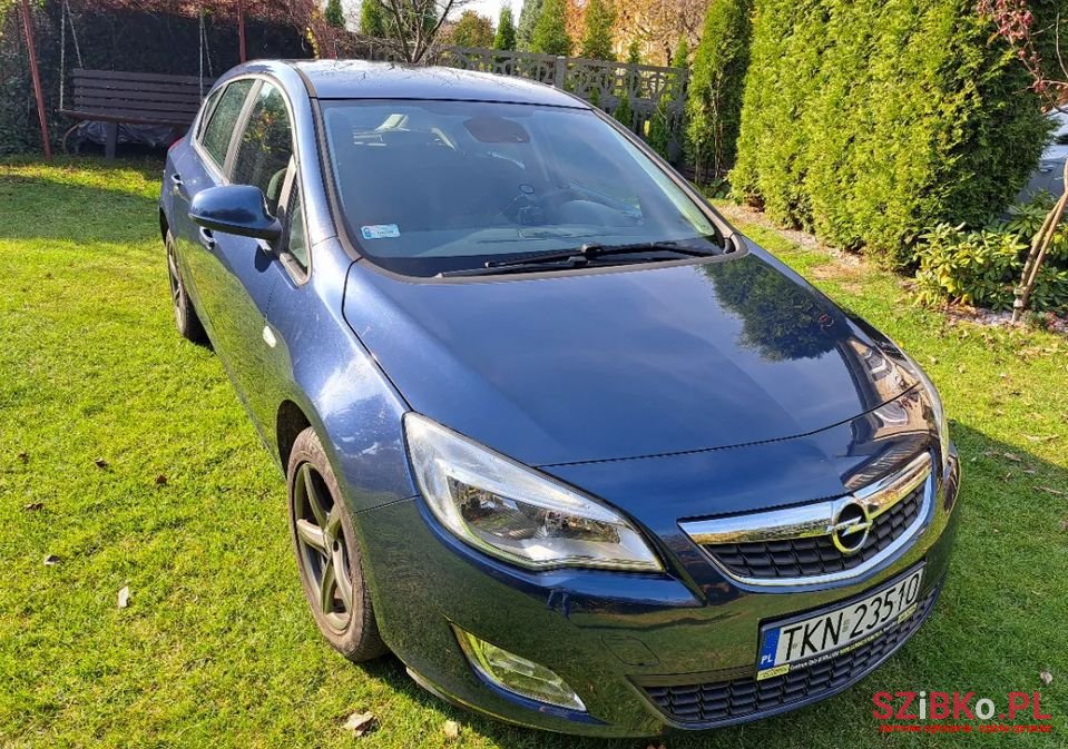 2010' Opel Astra photo #3