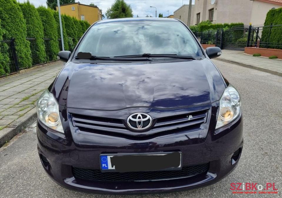 2011' Toyota Auris photo #3
