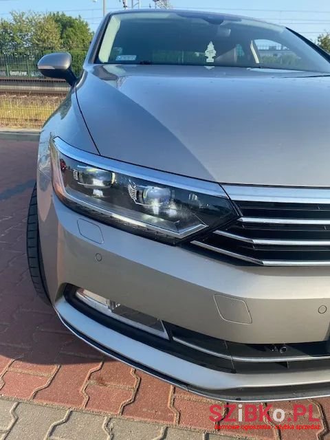 2017' Volkswagen Passat photo #2