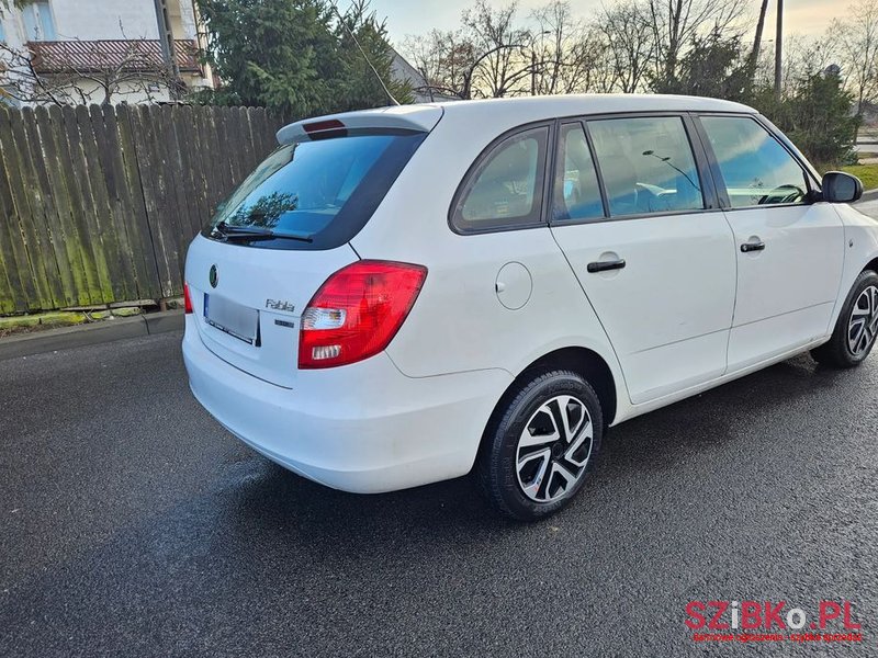 2011' Skoda Fabia photo #5