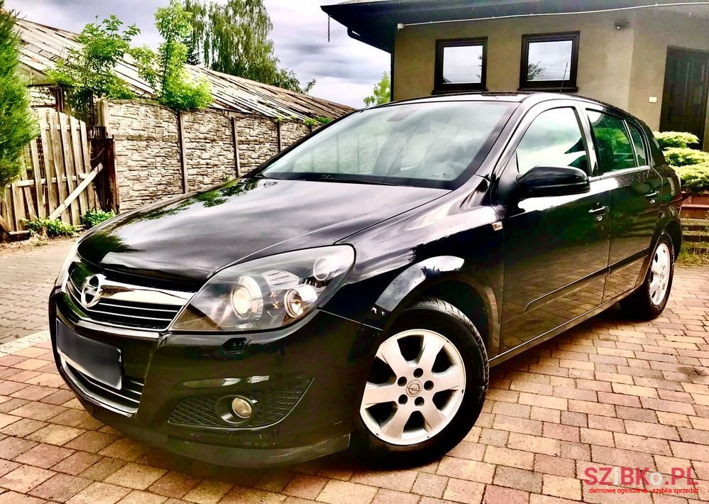 2009' Opel Astra photo #2