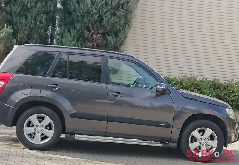 2010' Suzuki Grand Vitara photo #4