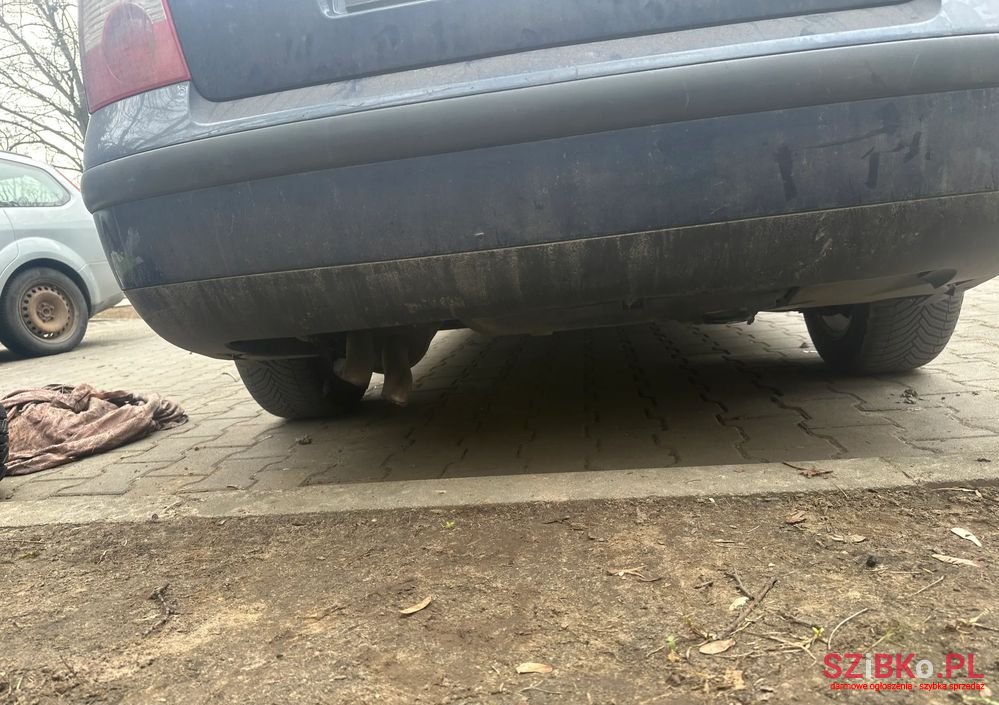 2001' Volkswagen Passat photo #5