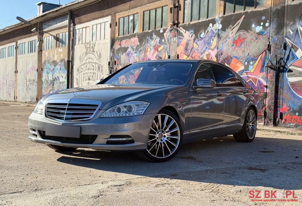 2009' Mercedes-Benz S-Class 500 L photo #3