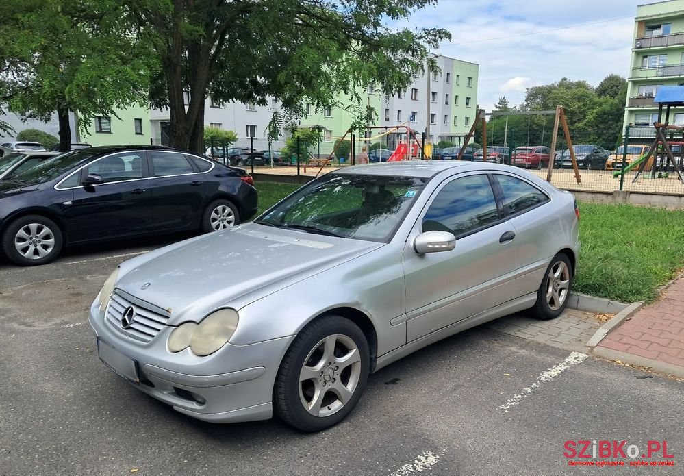 2001' Mercedes-Benz C-Class 180 photo #2