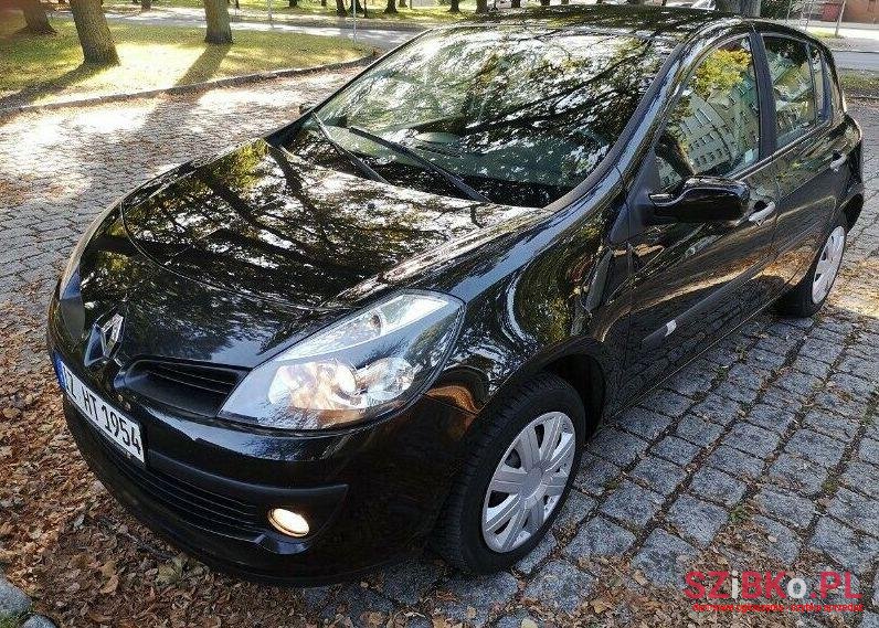 2008' Renault Clio photo #1