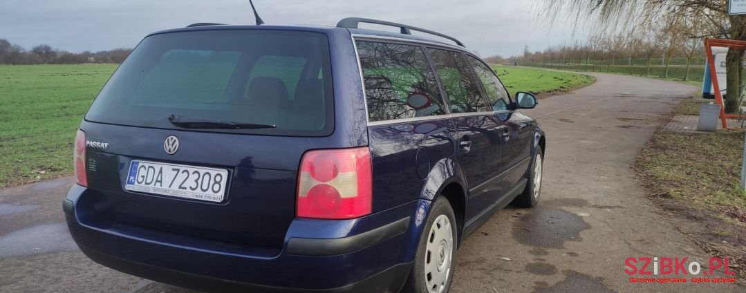 2004' Volkswagen Passat photo #4