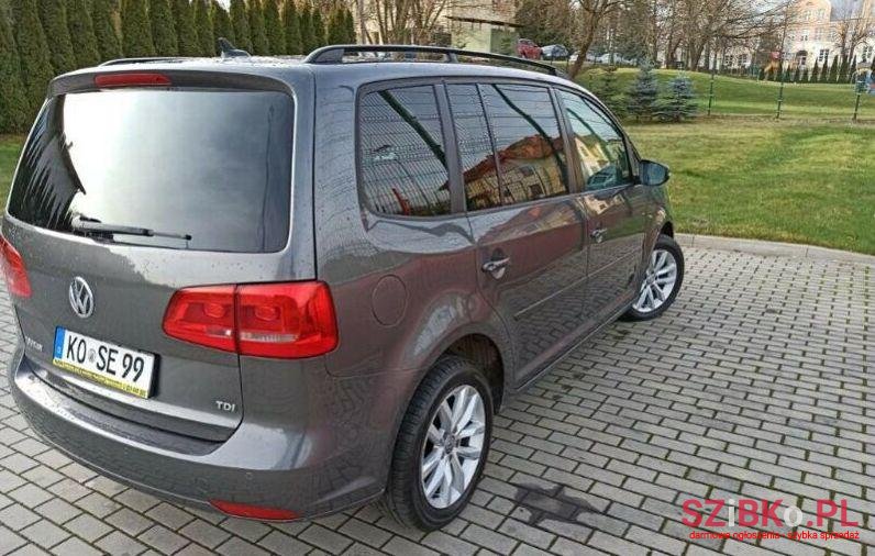 2011' Volkswagen Touran photo #1