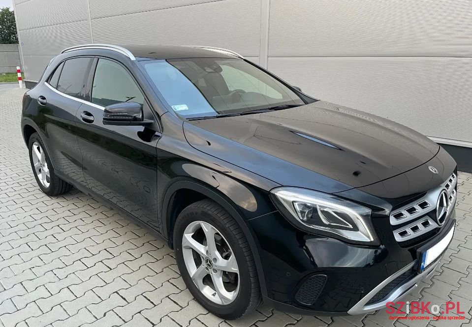 2017' Mercedes-Benz Gla photo #1