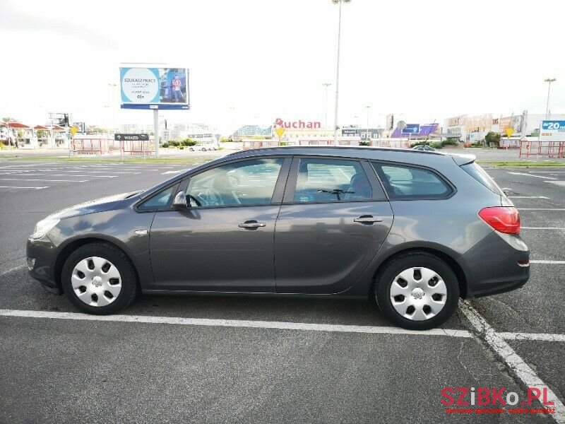 2012' Opel Astra photo #4