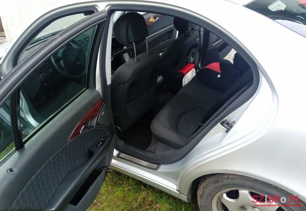 2005' Mercedes-Benz E-Class photo #3