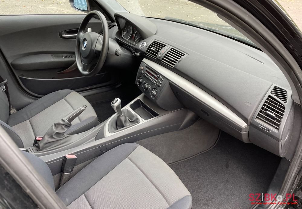 2005' BMW 1 Series 116I photo #6