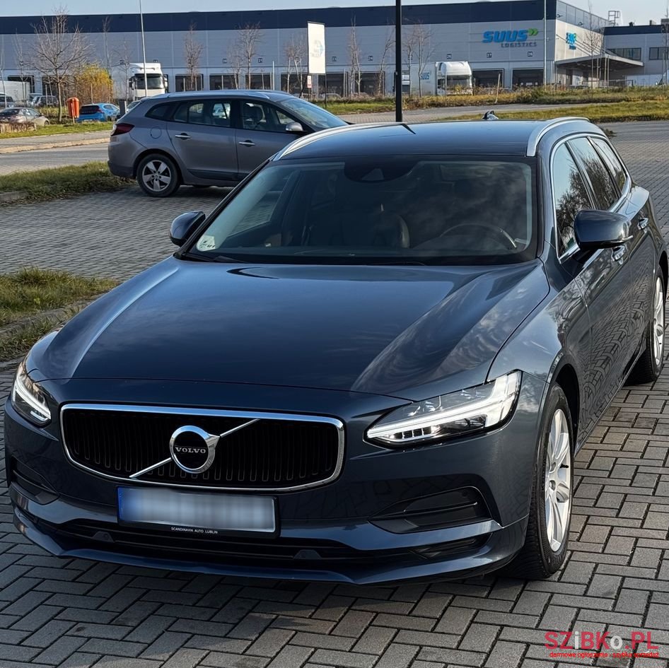 2018' Volvo V90 D3 Geartronic Momentum photo #1