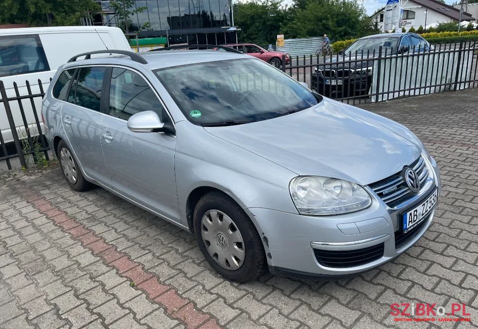 2009' Volkswagen Golf photo #2