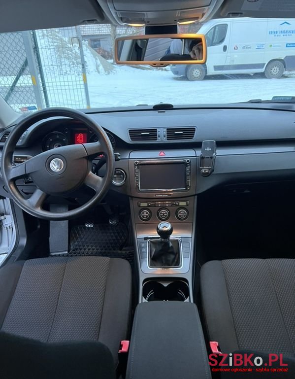 2006' Volkswagen Passat photo #2