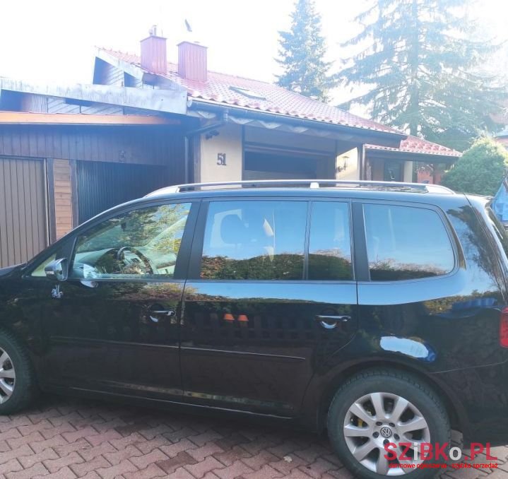 2011' Volkswagen Touran photo #4