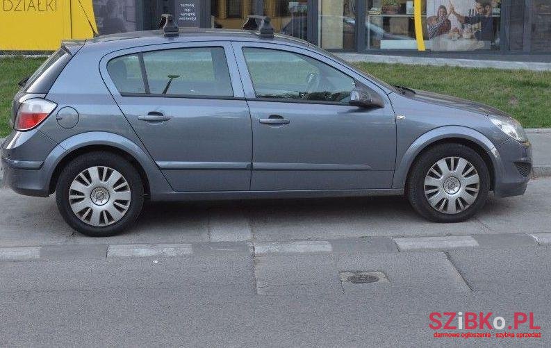 2007' Opel Astra photo #1