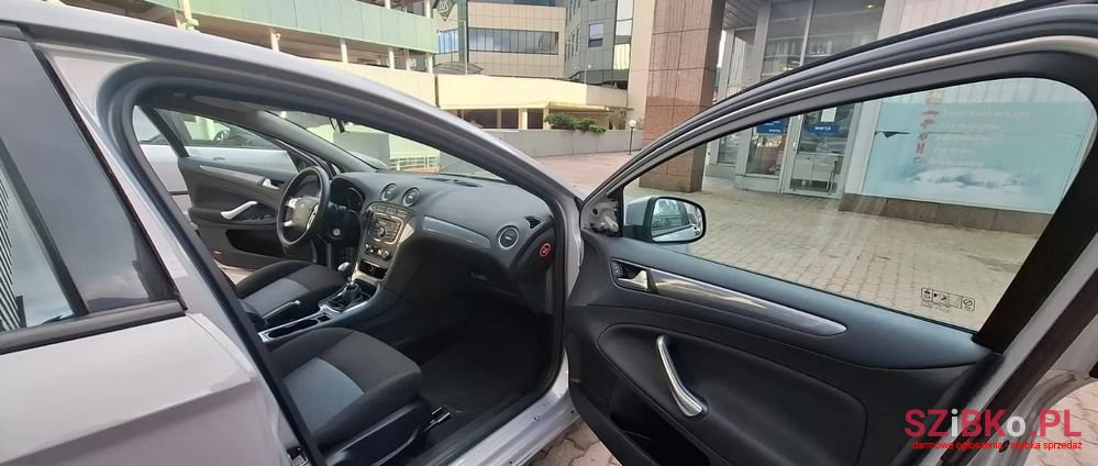 2011' Ford Mondeo photo #1