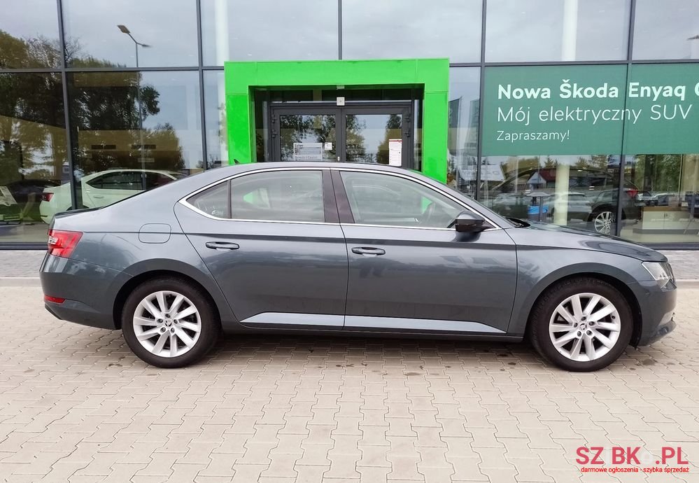 2019' Skoda Superb photo #4