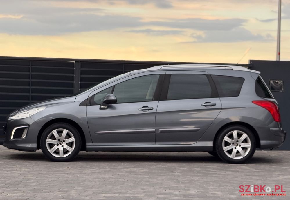 2011' Peugeot 308 photo #3