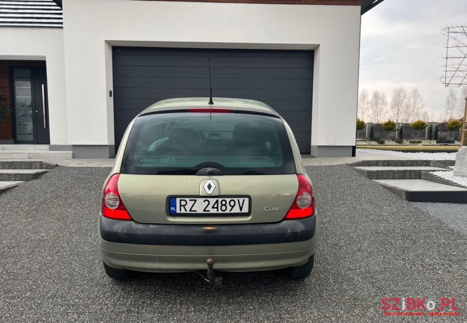 2002' Renault Clio photo #2