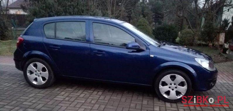 2004' Opel Astra photo #2