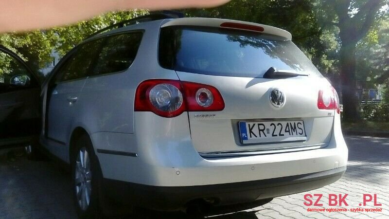 2010' Volkswagen Passat photo #2