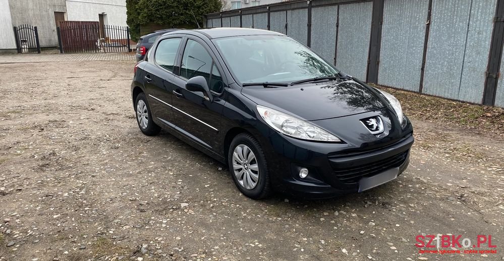 2011' Peugeot 207 1.4 Presence photo #1