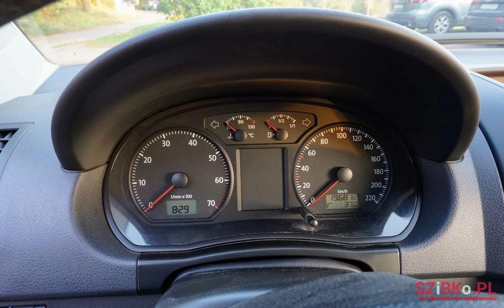 2007' Volkswagen Polo 1.6 Tour photo #4