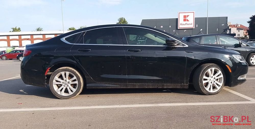 2017' Chrysler 200 photo #5