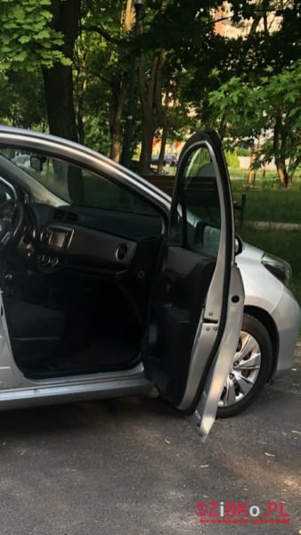 2013' Toyota Yaris photo #3