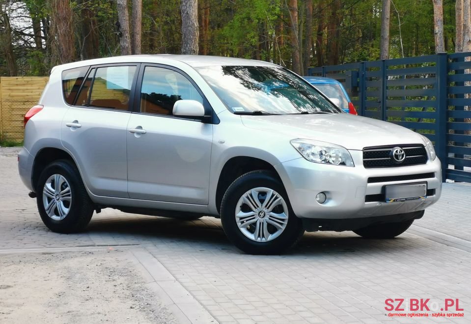 2006' Toyota RAV4 photo #1