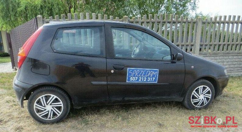 2001' Fiat Punto photo #1