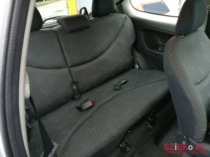 2004' Toyota Yaris photo #5