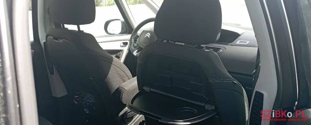 2011' Citroen C4 Picasso photo #4