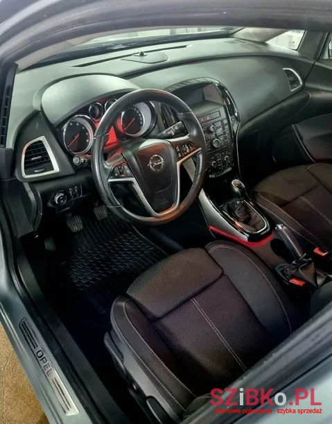 2015' Opel Astra photo #6