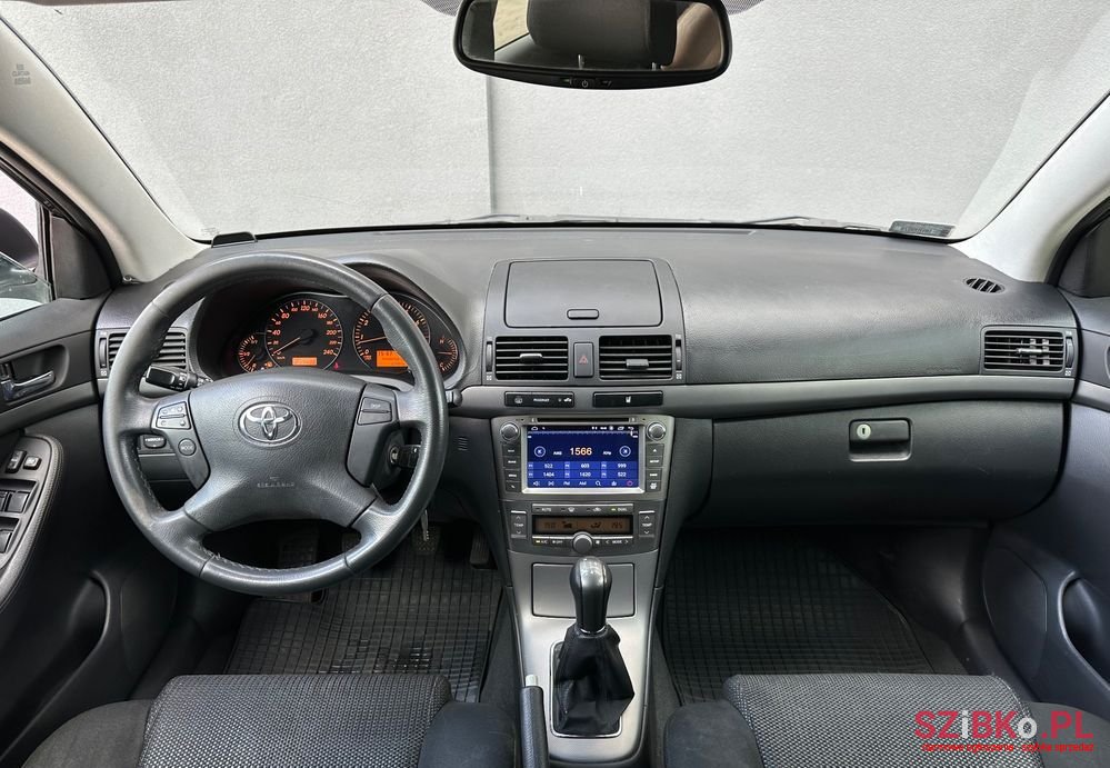 2008' Toyota Avensis photo #6