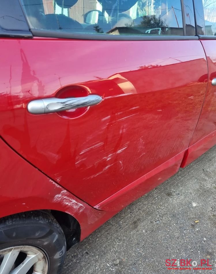 2010' Renault Scenic 1.9 Dci Alize Plus photo #2