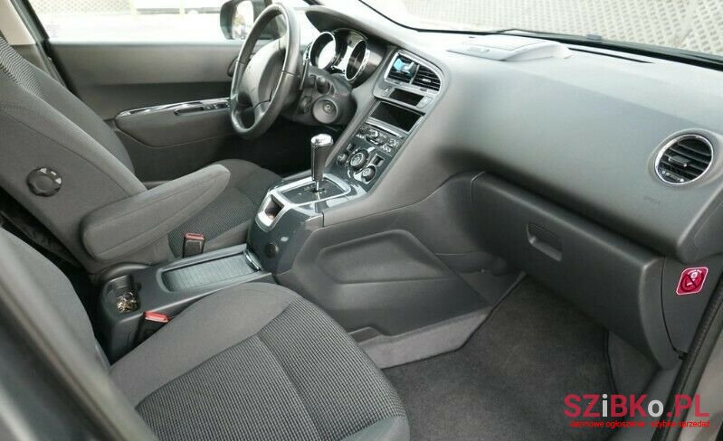 2014' Peugeot 5008 photo #2