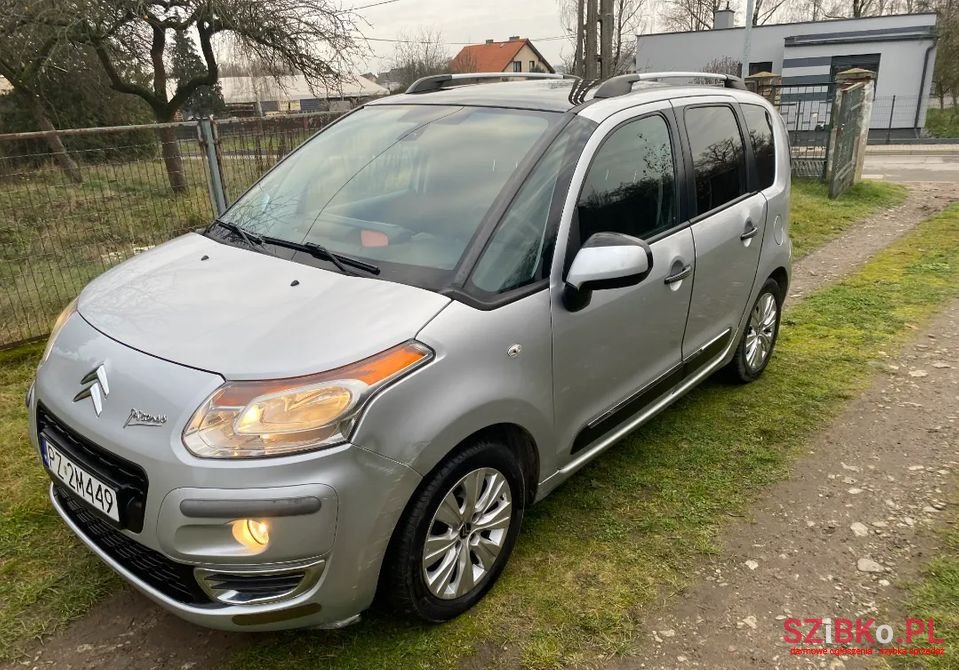 2010' Citroen C3 Picasso photo #2