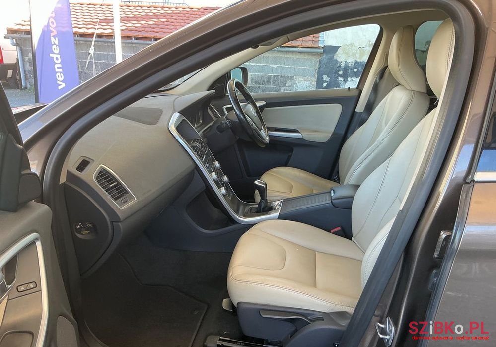 2015' Volvo Xc 60 D4 Momentum photo #3