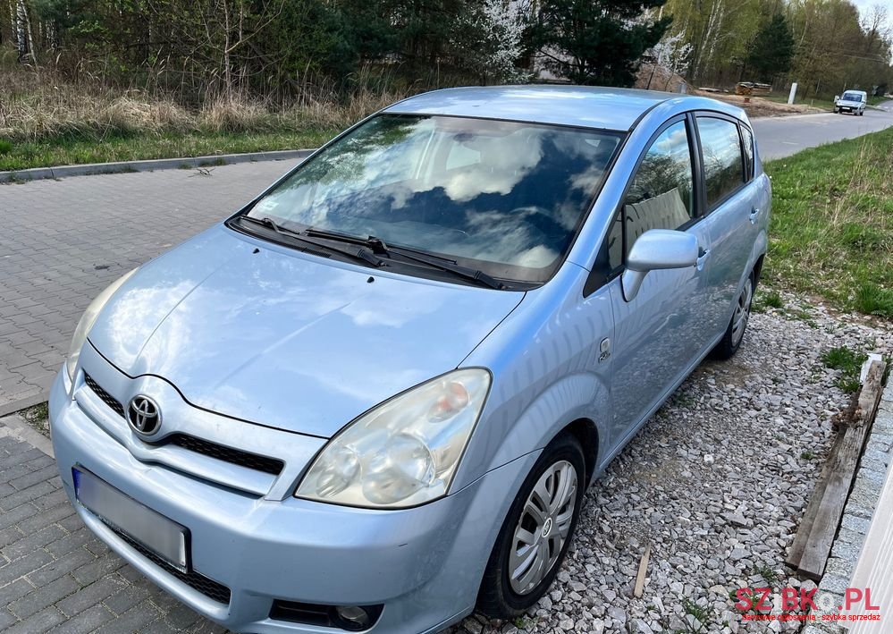 2004' Toyota Corolla Verso photo #4