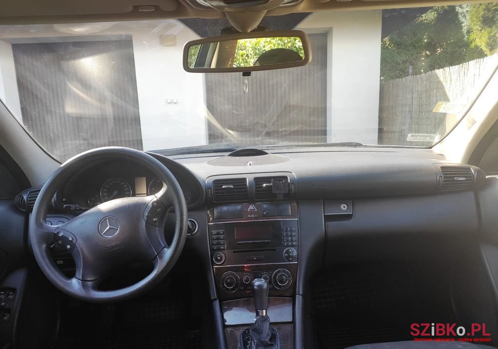 2004' Mercedes-Benz C-Class photo #3