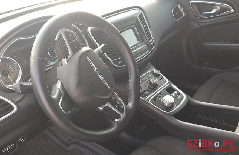 2017' Chrysler 200 photo #6