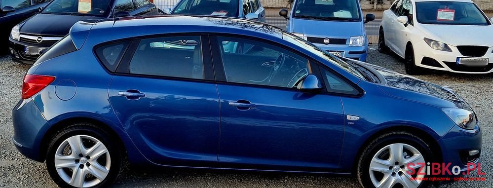 2014' Opel Astra photo #6