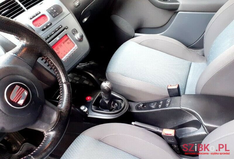 2009' SEAT Toledo photo #3