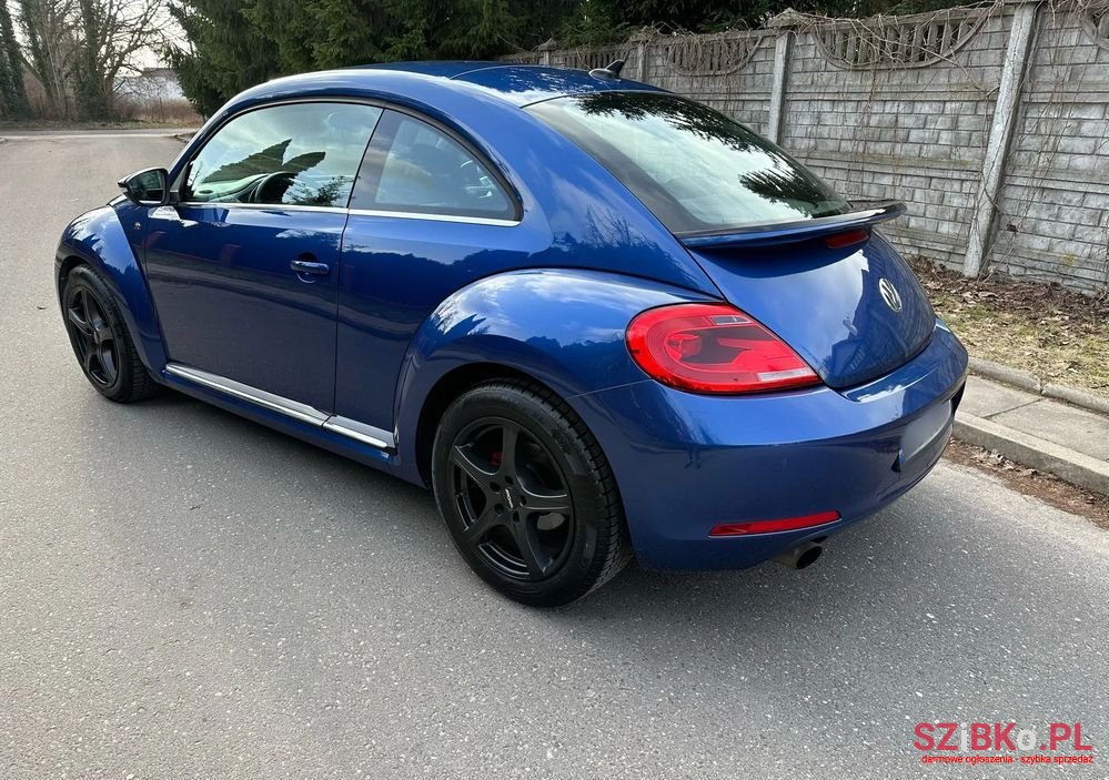 2011' Volkswagen Beetle photo #3