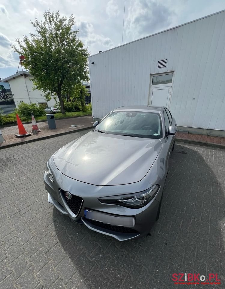 2019' Alfa Romeo Giulia photo #1