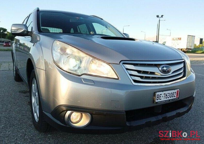 2010' Subaru Outback photo #1