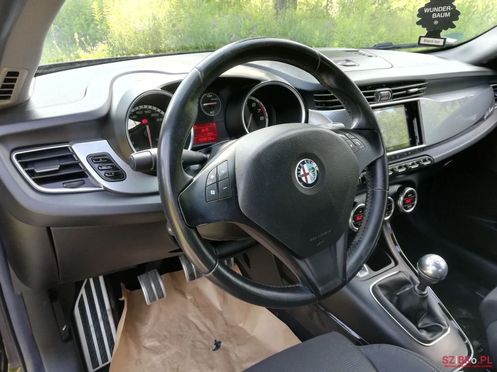 2010' Alfa Romeo Giulietta photo #5